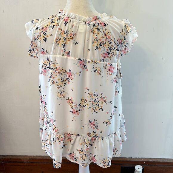 Monteau cream floral ruffle cap sleeve and neckline blouse Size L EUC - Picture 6 of 9